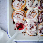 Blaubeer Hefeschnecken Heidelbeer cinnamon rolls zimtschnecken blueberry rolls buns foodstylist foodstyling zuckerzimtundliebe foodblog backblog the bakefeed feedfeed food photography einfacher hefeteig trockenhefe