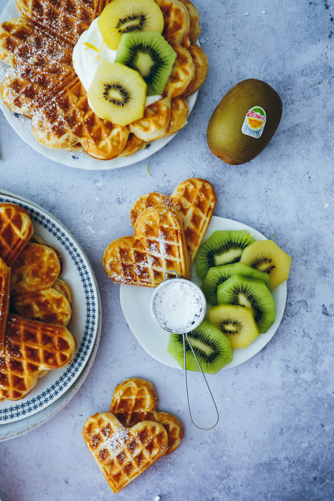 Kiwi Zitronenwaffeln Zespri SunGold Kiwi lemon waffles foodstyling foodstylist frühstücksideen brunch bakefeed donna hay zuckerzimtundliebe backblog