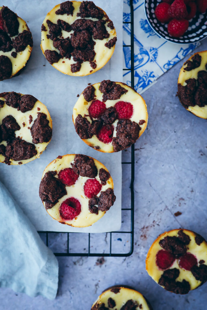 Zupfkuchen Muffins Rezept Käsekuchen muffins quark käsekuchen schoko käsekuchen chocolate cheesecake muffins recipe foodstyling food stylist the bakefeed zuckerzimtundliebe virginia horstmann kleiner käsekuchen food photography