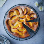 Pfirsichkuchen obstkuchen joghurt kuchen rezept easy peach cake foodstyling food stylist zuckerzimtundliebe foodblog bakefeed donna hay