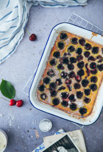 Kirsch Clafoutis rezept einfaches kirsch rezept sommer dessert französisch backen gebäck cherry cerise clafoutis foodstyling the bakefeed food stylist zuckerzimtundliebe food blog backblog sommer brunchidee nachtisch