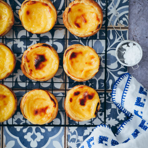 pasteis pastel de nata rezept recipe portugiesische puddingtörtchen portuguese custart tarts blätterteig rezept foodblog backblog foodstyling food 52 bakefeed foodstylist backblog törtchen muffins