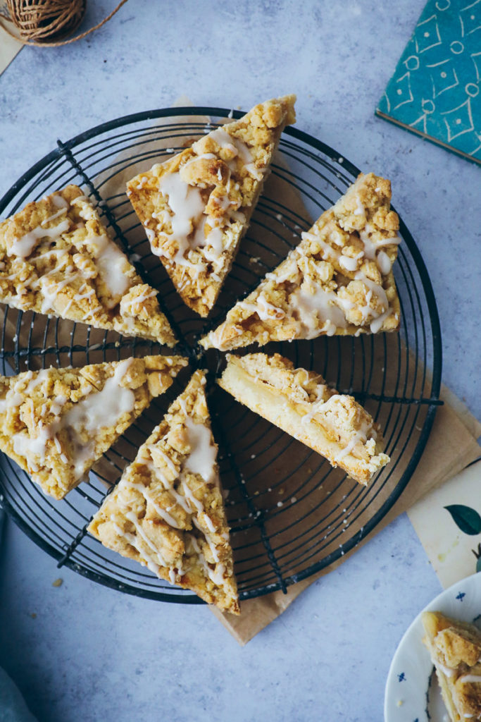 Apple Pie Apfelkuchen streuselkuchen Apple pie bars streusel einfacher kuchen herbstkuchen foodstyling food photography backblog german foodblog zuckerzimtundliebe bakefeed