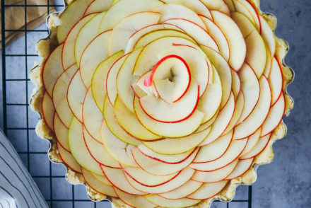 Apfelkuchen Apfeltarte apple tart Apfel rosen kuchen einfacher mürbeteig apple pie apfelrezepte backen mit Äpfeln Südtirol meraner land lana apfelbüte zuckerzimtundliebe foodstyling food photography backblog bakefeed