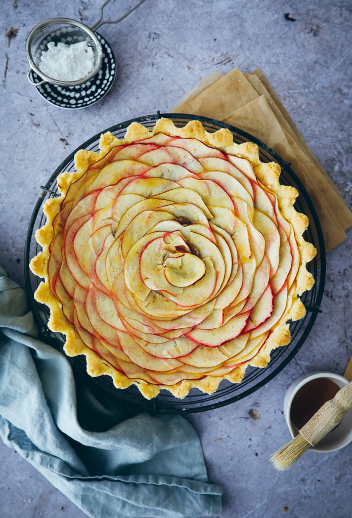 Apfelkuchen Apfeltarte apple tart Apfel rosen kuchen einfacher mürbeteig apple pie apfelrezepte backen mit Äpfeln Südtirol meraner land lana apfelbüte zuckerzimtundliebe foodstyling food photography backblog bakefeed