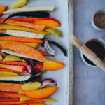 ahornsirup sesam Ofengemuese EDEKA vegetarisch kochbuch foodstyling mittagessen vegetarisch gemüse kochen einfach herbstrezept soulfood sesame maple vegetables pastinake urmoehren kuerbis foodstylist