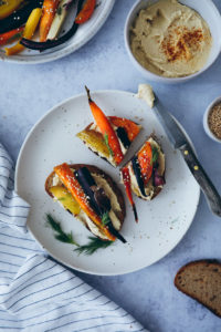 ahornsirup sesam Ofengemuese EDEKA vegetarisch kochbuch foodstyling mittagessen vegetarisch gemüse kochen einfach herbstrezept soulfood sesame maple vegetables pastinake urmoehren kuerbis foodstylist