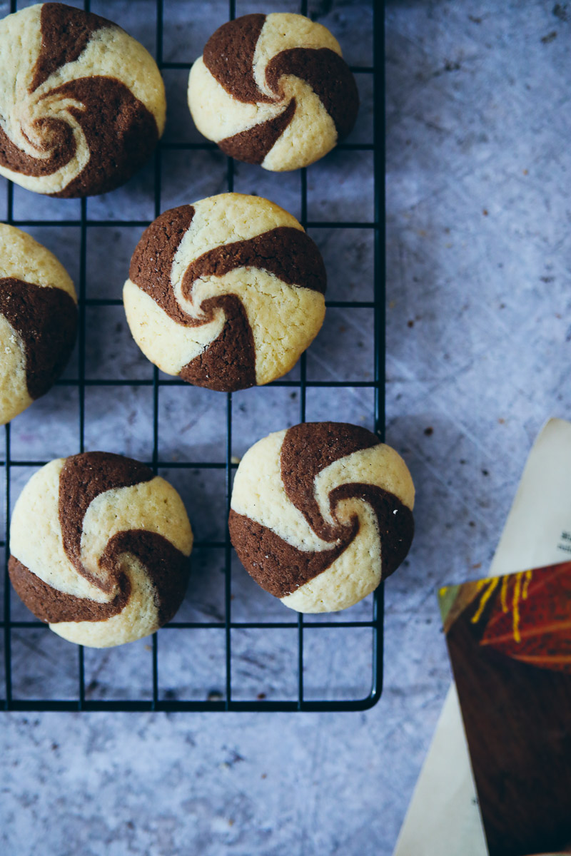 Rezept Schwarz Weiss Gebäck chocolate swirl cookies | Zucker, Zimt und ...