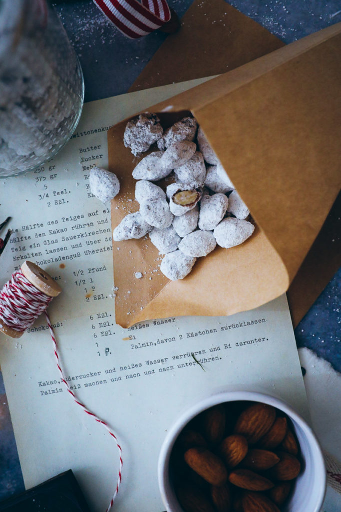 Schokomandeln Rezept Kuechengeschenk Weihnachtsgeschenk edible gifts foodstyling chocolate covered almonds Weihnachtsmandeln selber machen adventsgebäck adventsgeschenke backblog zuckerzimtundliebe