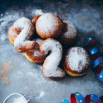 Saint-Sylvestre Berlin Beignets de crêpes Beignets de crêpe foodstyling food photography sucre cannelle et love pancakes farcis de sucre en poudre