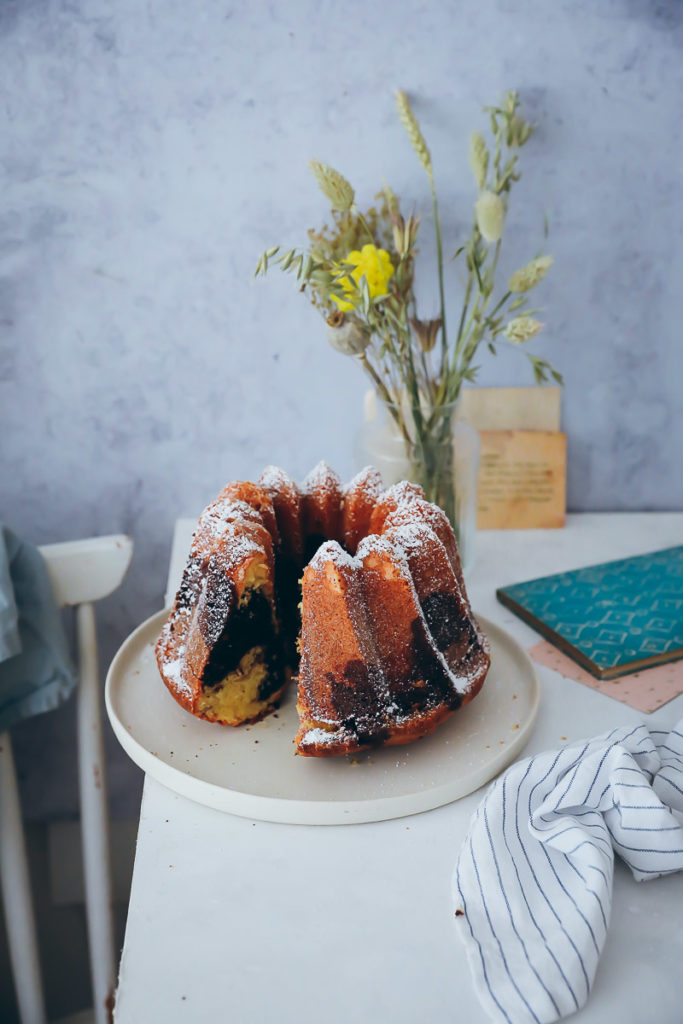 Orangen Marmorkuchen Gugelhupf Rezept orange marble bundt cake recipe einfacher kuchen bundkuchen napfkuchen rührteig foodstyling the bakefeed bundt of the month zuckerzimtundliebe foodblog deutscher backblog food photography food 52 styling