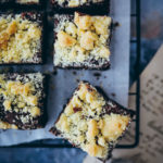 Streusel Brownies Rezept beste Brownies einfaches Brownie Rezept 20cm Backform zuckerzimtundliebe crumble brownies recipe foodstyling bakefeed food52 foodstylist backblog foodblog schokokuchen streuselrezept