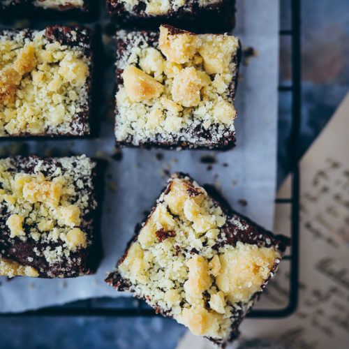 Streusel Brownies Rezept beste Brownies einfaches Brownie Rezept 20cm Backform zuckerzimtundliebe crumble brownies recipe foodstyling bakefeed food52 foodstylist backblog foodblog schokokuchen streuselrezept