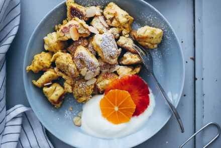 Orange Mohn Kaiserschmarrn rezept ofen schmarrn fluffig german pancake südtiroler rezepte poppy seed pancake pulled pancake frühstück brunchideen alpen rezepte essen in den bergen food styling food photography Backblog Foodblog zuckerzimtundliebe