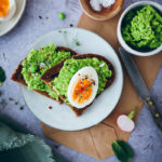 Erbsen Avocado aufstrich green peas spread avocado toast sandwich stulle der woche eierbrot eiersalat weich gekochtes Ei zuckerzimtundliebe foodblog foodstylist food styling schnittchen