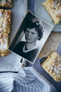 rezept Streuselkuchen Blech Hefeteig wie von Oma Bäckerei zuckerzimtundliebe sheetcake streusel cake recipe german cake kuchenklassiker foodstyling food stylist bakefeed feedfeed food52 Backrezept Kuchenbuffet