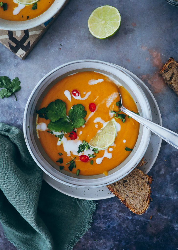 suesskartoffelsuppe indisch sweet potato curry soup fuchs gewuerze zuckerzimtundliebe foodstyling die besten suppenrezepte koriander kokosmilch suppe food stylist food photography cookfeed thekitchen food 52