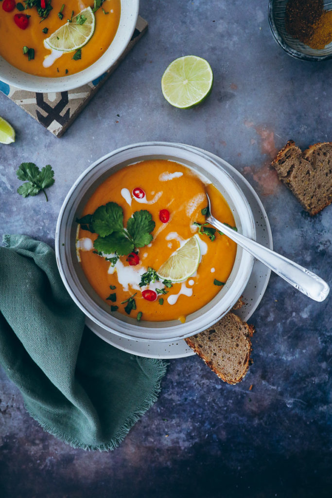 suesskartoffelsuppe indisch sweet potato curry soup fuchs gewuerze zuckerzimtundliebe foodstyling die besten suppenrezepte koriander kokosmilch suppe food stylist food photography cookfeed thekitchen food 52