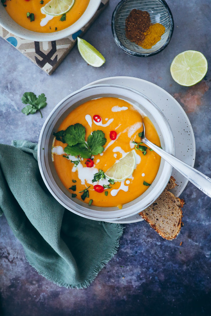 suesskartoffelsuppe indisch sweet potato curry soup fuchs gewuerze zuckerzimtundliebe foodstyling die besten suppenrezepte koriander kokosmilch suppe food stylist food photography cookfeed thekitchen food 52