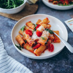 Frische Pastasauce marinara sauce mit Frisckäse und Rucola Pastarezept Tomatensauce rezept selber machen Rucola zuckerzimtundliebe Foodstyling Food photography foodblog backblog feedfeed donna hay pasta recipes