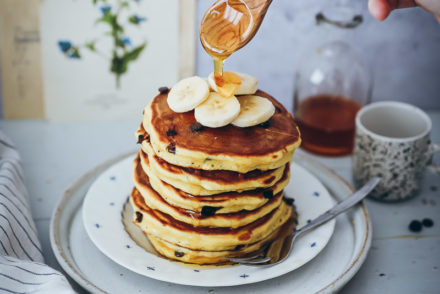 Chocolate Chip amerikanische Pancakes Rezept recipe einfaches Pfannkuchen Rezept fluffige Pancakes foodstyling zuckerzimtundliebe bakefeed food stylist food photography deutscher foodblog backblog