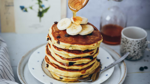Chocolate Chip amerikanische Pancakes Rezept recipe einfaches Pfannkuchen Rezept fluffige Pancakes foodstyling zuckerzimtundliebe bakefeed food stylist food photography deutscher foodblog backblog