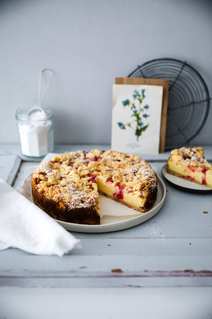 Rhabarber Streuselkuchen Käsekuchen mit Quark rhubarb crumble cheesecake german cheesecake quark kuchen quarkfüllung foodstylist foodstyling zuckerzimtundliebe backblog rhababerrezept rhabarberkuchen bakefeed food 52 feedfeed