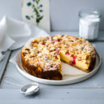 Rhabarber Streuselkuchen Käsekuchen mit Quark rhubarb crumble cheesecake german cheesecake quark kuchen quarkfüllung foodstylist foodstyling zuckerzimtundliebe backblog rhababerrezept rhabarberkuchen bakefeed food 52 feedfeed