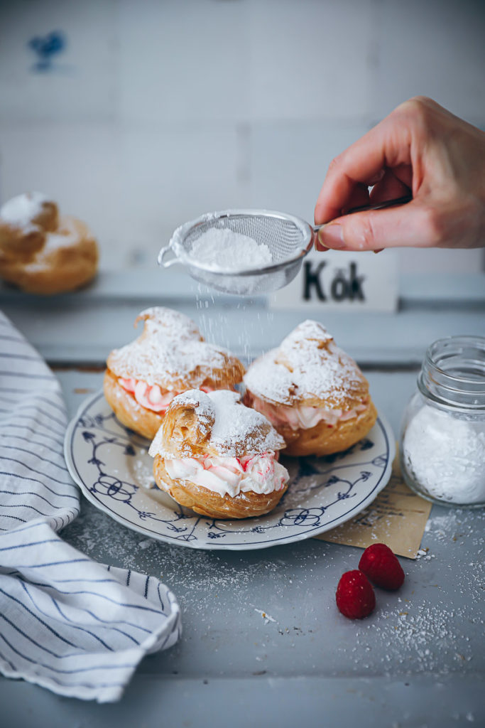 Windbeutel Rezept himbeersahne choux pastry brandteig grundrezept brandmasse himbeer gebäck teilchen foodstyling food photography zuckerzimtundliebe bakefeed cream puffs