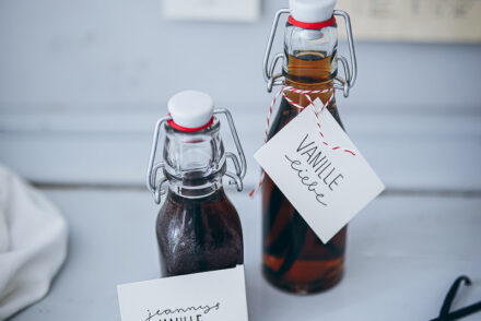 Vanilla extract vanilleextrakt selber machen rezept Vanillearoma foodstyling food photography backblog backrezept deutscher foodblog bakefeed bake from scratch