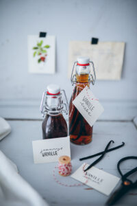 Vanilla extract vanilleextrakt selber machen rezept Vanillearoma foodstyling food photography backblog backrezept deutscher foodblog bakefeed bake from scratch