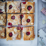 Himbeer Blondies raspberry blondies recipe brownies zuckerzimtundliebe foodblog bakefeed food 52 food styling himbeerkuchen beeren rezepte himbeerrezepte einfacher kuchen kuchenbuffet was sind blondies