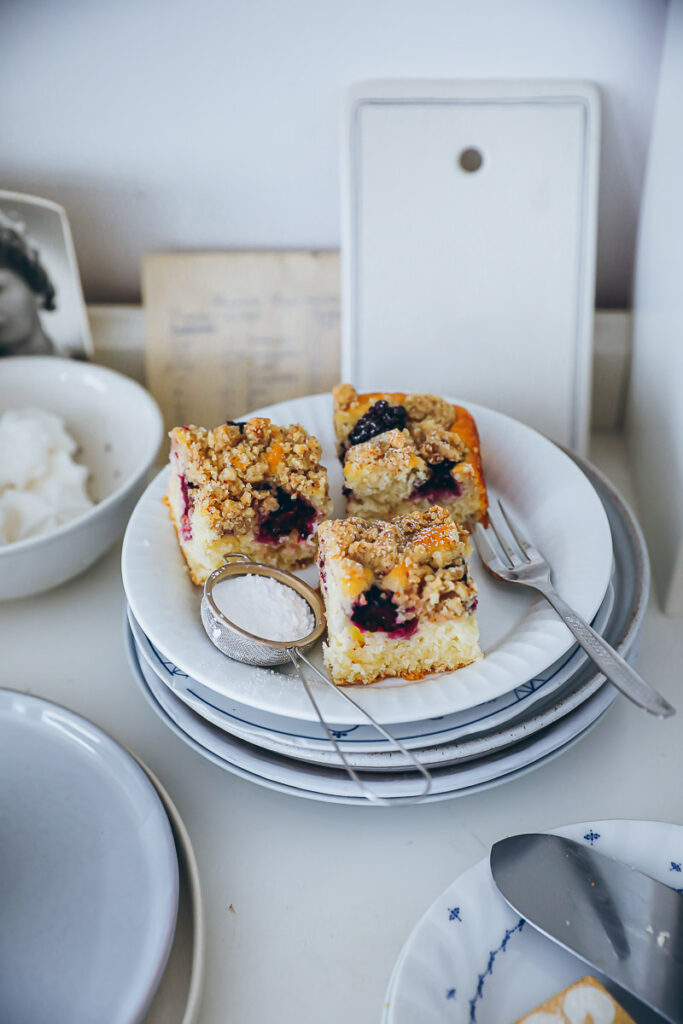 Einfacher saftiger Brombeerkuchen Streuselkuchen simple small batch blackberry streusel coffee cake recipe foodstyling food photography zuckerzimtundliebe beerenkuchen backen mit beeren bakefeed bakingfromscratch foodstylist food photography