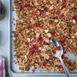 Himbeer Honig Mandel Granola Rezept Müsli selber machen raspberry chocolate granola foodstyling food photo zuckerzimtundliebe