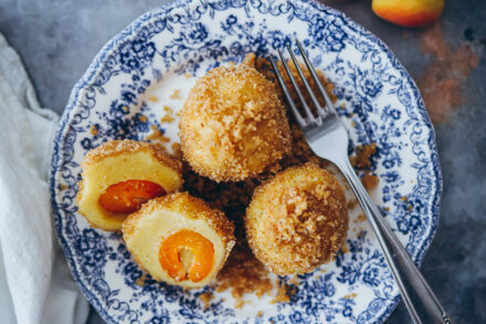 Marillenknödel Marzipan apricot dumplings rezepte aus südtirol meetmerano alpen rezepte foodstyling food photo zuckerzimtundliebe food 52 bakefeed feedfeed Meraner Land