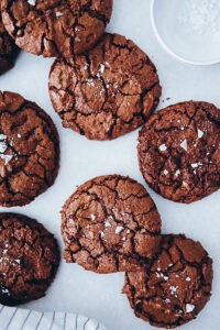 Brownie Cookies Rezept recipe Schokocookies fudgy cookies chocolate cookies crinkle cookies Kekse Schokokekse einfaches Rezept foodstyling food photography bakefeed feedfeed