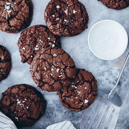 Brownie Cookies Rezept recipe Schokocookies fudgy cookies chocolate cookies crinkle cookies Kekse Schokokekse einfaches Rezept foodstyling food photography bakefeed feedfeed