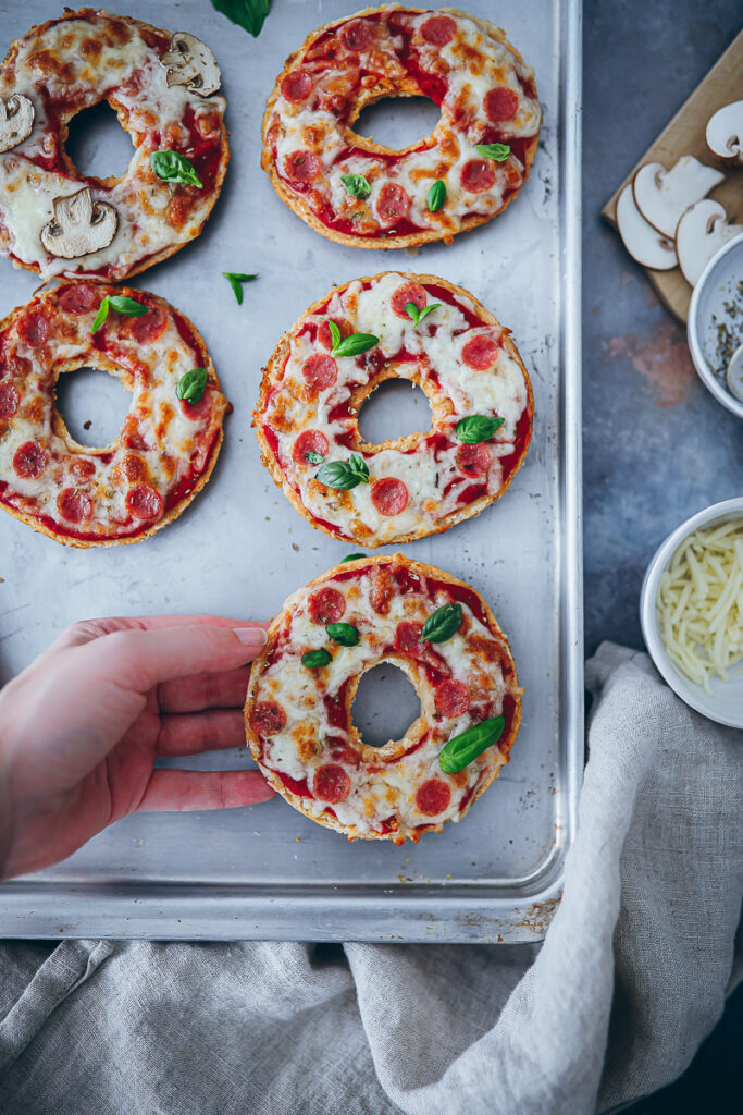 Bagel Pizzas Beste Reste Rezept EDEKA foodstyling feedfeed 