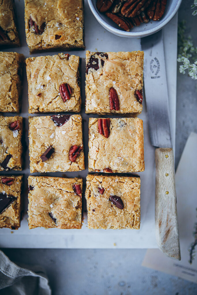 Pekannuss pecan Chocolate Blondies Rezept recipe einfaches Nusskuchenrezept Blondies selber backen foodstyling food photo zuckerzimtundliebe bakefeed food52 fall baking backen im herbst saftiger kuchen ohne backpulver