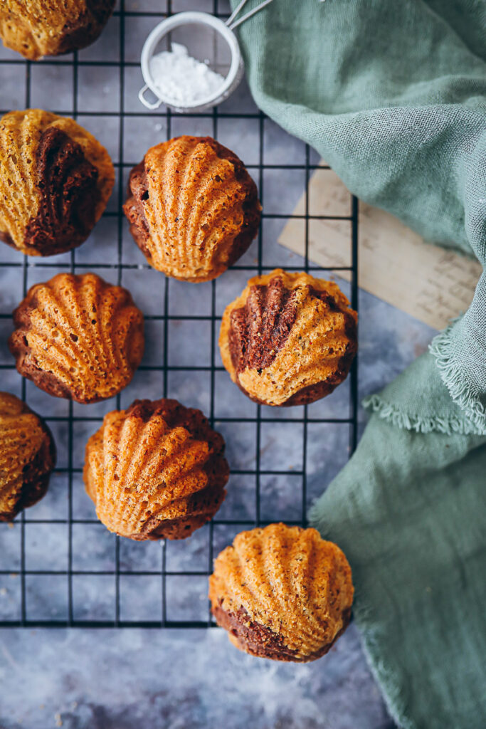 Nusskuchen Marmorkuchen Muffins Rezept hazelnut marble muffins madeleines recipe foodstyling food52 bakefeed bake from scratch feedfeed backblog 