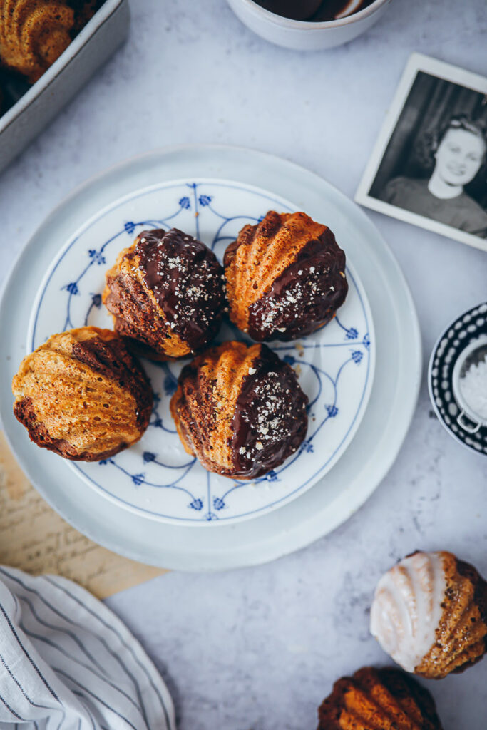 Nusskuchen Marmorkuchen Muffins Rezept hazelnut marble muffins madeleines recipe foodstyling food52 bakefeed bake from scratch feedfeed backblog 