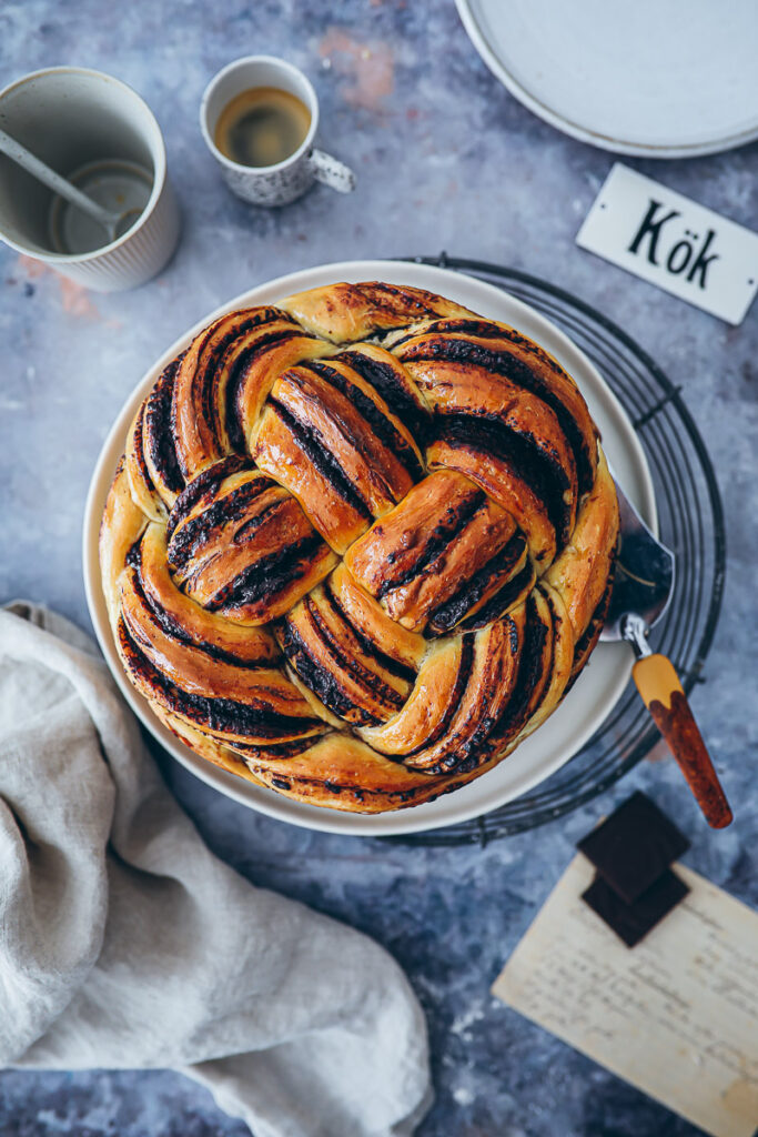 Schokoladen Chocolate Babka Challah Hefeteig Rezept Schokoladenfüllung backrezept foodstyling food photo zuckerzimtundliebe hefegebäck