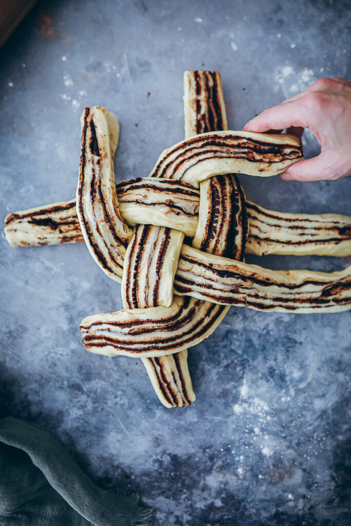 Schokoladen Chocolate Babka Challah Hefeteig Rezept Schokoladenfüllung backrezept foodstyling food photo zuckerzimtundliebe hefegebäck 