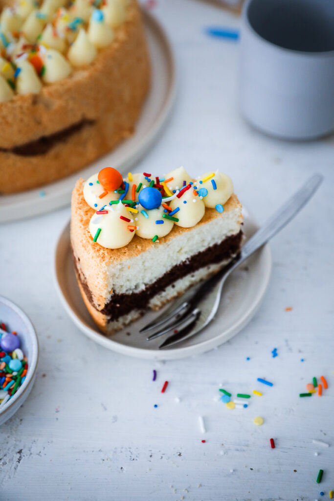 Zimt Angel Food Cake cinnamon chiffon cake recipe rezept diamant zucker jubiläum foodstyling bakefeed feedfeed zuckerzimtundliebe food photo backblog deutscher foodblog funfetti angel food cake