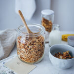 Bananen Müsli Granola Rezept Granola selber machen banana bread granola frühstücksrezept foodstyling food photo zuckerzimtundliebe geschenke aus der küche ideen brunch ideen feedfeed