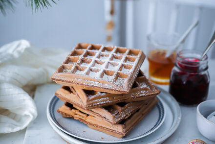 Weihnachtswaffel Rezept Lebkuchen waffeln dicke belgische waffeln ohne hefe zuckerzimtundliebe weihnachtsfrühstück weihnachtsbrunch foodstyling gingerbread waffles recipe feedfeed