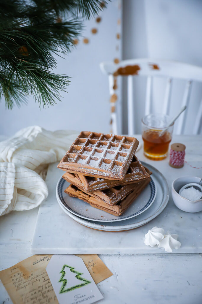 Weihnachtswaffel Rezept Lebkuchen waffeln dicke belgische waffeln ohne hefe zuckerzimtundliebe weihnachtsfrühstück weihnachtsbrunch foodstyling gingerbread waffles recipe feedfeed