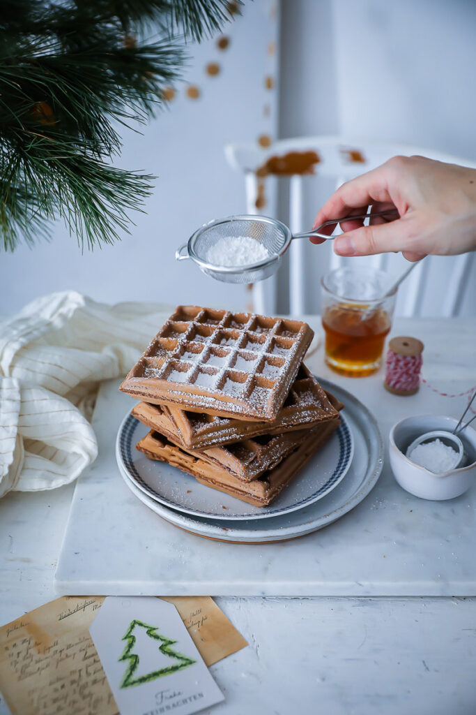 Weihnachtswaffel Rezept Lebkuchen waffeln dicke belgische waffeln ohne hefe zuckerzimtundliebe weihnachtsfrühstück weihnachtsbrunch foodstyling gingerbread waffles recipe feedfeed