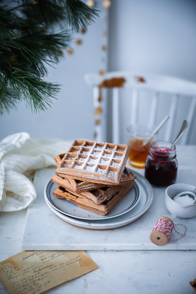 Weihnachtswaffel Rezept Lebkuchen waffeln dicke belgische waffeln ohne hefe zuckerzimtundliebe weihnachtsfrühstück weihnachtsbrunch foodstyling gingerbread waffles recipe feedfeed