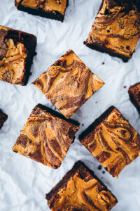 Erdnussbutter Peanutbutter Brownies rezept Brownies Grundrezept saftiger Schokokuchen Erdnussbutter rezepte foodstyling food photography food 52 bakefeed feedfeedd backblog foodblog zuckerzimundliebe einfaches Brownierezept